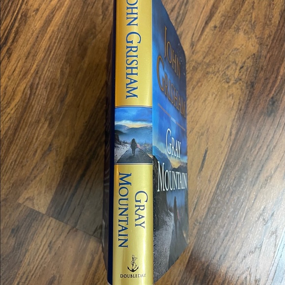 John Grisham hardback “Gray Mountain” - Picture 3 of 5